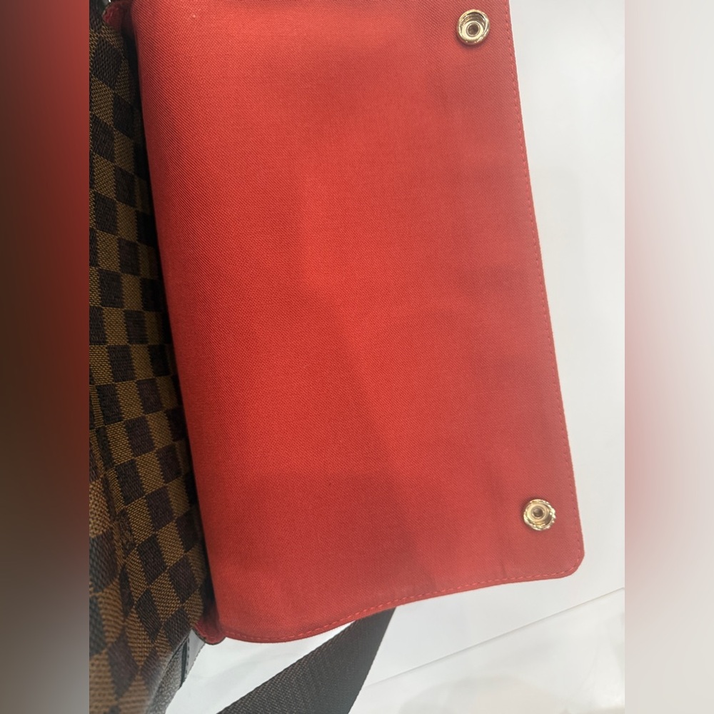 AUTHENTIC LOUIS VUITTON
Damier Ebene Daniel GM Messenger Bag - Picture 8 of 11